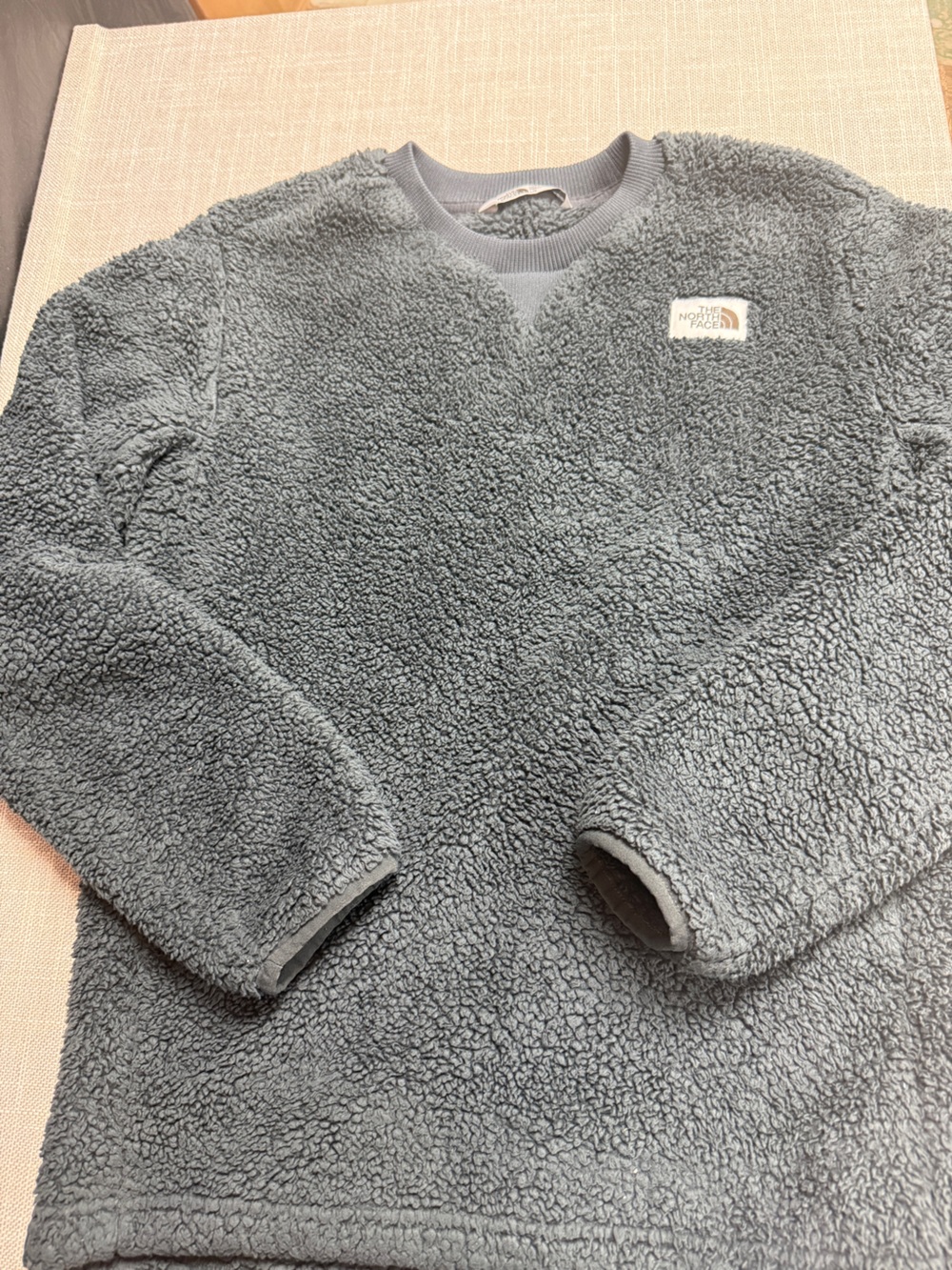 The YOUTH North Face Gray Sherpa Fleece Pullover